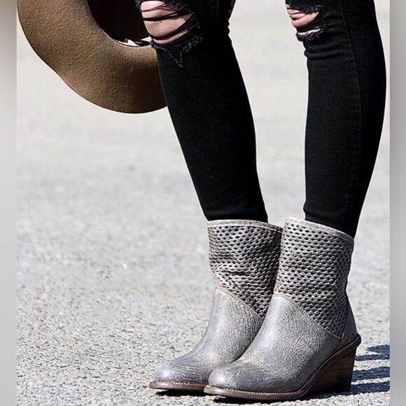 NWT Bed Stu Brown Leather Cobbler Duchess Perforated Wedge Boots Women size 8 - Picture 1 of 7